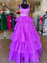 Robe de bal longue en tulle violet à volants et coupe trapèze