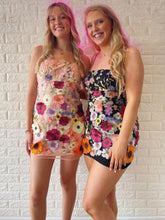 Vestido de fiesta de bienvenida con tirantes finos y flores en 3D