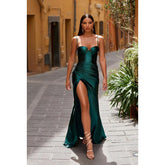 Vestido largo de fiesta formal de satén fruncido con tirantes finos y escote en forma de corazón