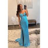 Robe de soirée longue fourreau à bretelles spaghetti et décolleté en V et paillettes