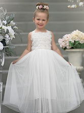 Vestido de bebé niña con lazo de tul y aplique floral en 3D de la colección Jardín Encantado