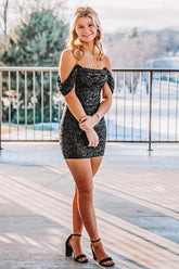 Robe de bal courte moulante à sequins et paillettes épaules dénudées