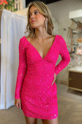 Robe courte moulante à sequins rose fuchsia, col en V et manches longues, très tendance, idéale pour un bal de promo.