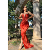 Robe de bal chic et moderne, fourreau/colonne, col en V, sans manches, fendue et froncée