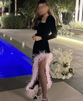 Elegante vestido de noche negro de manga larga con plumas Y6724