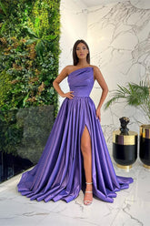 Robe de bal asymétrique fendue longue en ligne