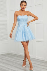 Robe de bal courte en tulle avec appliques