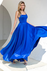 Robe de bal dos nu en satin bleu royal