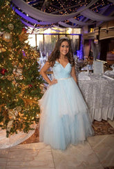 Robe de bal bleue Winter Wonderland, coupe trapèze, col en V, en tulle bleu Y307