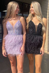 Vestido corto de fiesta con encaje lavanda y plumas