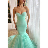 Vestido de fiesta de tul sin tirantes, corte trompeta/sirena, sin mangas y con cremallera