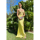 Vestido de fiesta largo transparente de encaje con tirantes finos y escote en forma de corazón y abertura