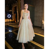 Robe de bal scintillante à bretelles spaghetti et perles