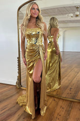 Vestido largo de sirena dorado brillante sin tirantes con abertura