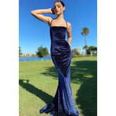 Robe de bal longue fourreau en velours scintillant à bretelles spaghetti