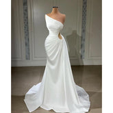 Robe de bal de fin d'année simple et élégante, asymétrique, sans manches, style sirène froncée, ornée de perles