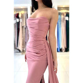 Robe de bal longue plissée en satin sans bretelles et fendue