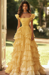 Vestido largo de fiesta amarillo claro con escote cuadrado, corte en A y volantes