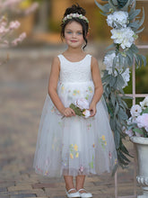 Vestido de tul hasta la rodilla con bordado de encaje