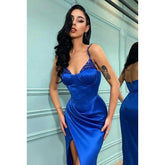 Robe de soirée longue fourreau en satin froncé à paillettes et col en V