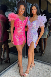 Elegante vestido corto de fiesta fucsia/lila con plumas