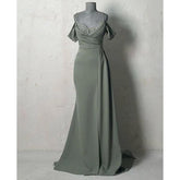 Robe de soirée formelle à plis perlés, à bretelles dénudées et fourreau/colonne