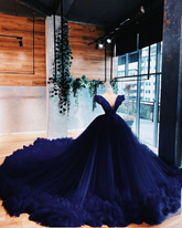 Vestido de gala azul marino con escote en V para quinceañera Y6562