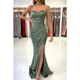 Robe de bal longue plissée à col en cœur et fente