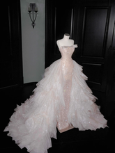 Precioso vestido largo de noche de corte sirena, de tul color champán, con lentejuelas y cuentas, modelo Y8658