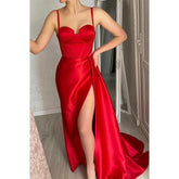 Robe de bal longue rouge à bretelles spaghetti et fente latérale