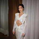 Vestido largo de fiesta con lentejuelas caladas y escote en V profundo