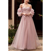 Robe de soirée trapèze à manches longues et col en cœur, en tulle avec appliques florales