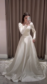 Vestido de novia blanco satinado, corte modesto, línea A, escote cuadrado Y6736