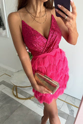 Vestido corto con tirantes, lentejuelas y flecos escalonados de City Bling