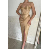 Robe de bal à bretelles spaghetti et perles froncées avec fente