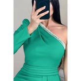 Robe de soirée fourreau asymétrique à manches longues et perles