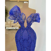 Robe de soirée longue fourreau à épaules dénudées et broderie de perles, motif floral illusion, bleu