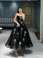 Elegante vestido de noche negro con escote corazón y corte en A, estilo glamuroso Y6745