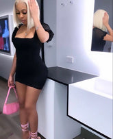 Vestido negro corto ajustado de manga abullonada estilo chic para baile de bienvenida Y368