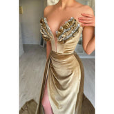 Robe de bal longue en velours perlé à col en V et gaine avec traîne