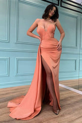 Vestido de fiesta romántico de sirena sin tirantes con escote corazón, volantes y abertura