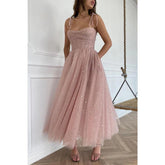 Robe de bal plissée en tulle rose à bretelles spaghetti et décolleté en cœur