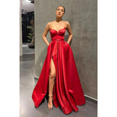 Robe de bal en satin rouge à bretelles spaghetti et poches