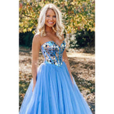 Robe de bal de fin d'année trapèze bleu ciel en tulle et perles