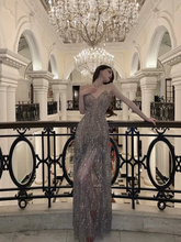 Vestido de noche sexy con tirantes finos y escote en V, encantador vestido de graduación de corte A Y1453