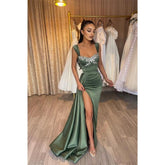 Robe de bal longue fourreau à doubles bretelles et perles