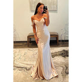 Vestido de fiesta de satén elegante clásico de corte trompeta/sirena con hombros descubiertos y mangas casquillo