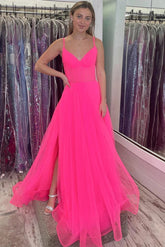 Robe de bal longue en tulle rose fuchsia à fines bretelles et coupe trapèze