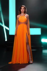 Encantadores vestidos de fiesta de corte A, escote redondo, sin mangas, con volantes y abertura frontal de gasa.