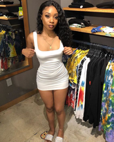 Robe blanche sexy à encolure carrée, mini-robe blanche de bal de fin d'année Y4092